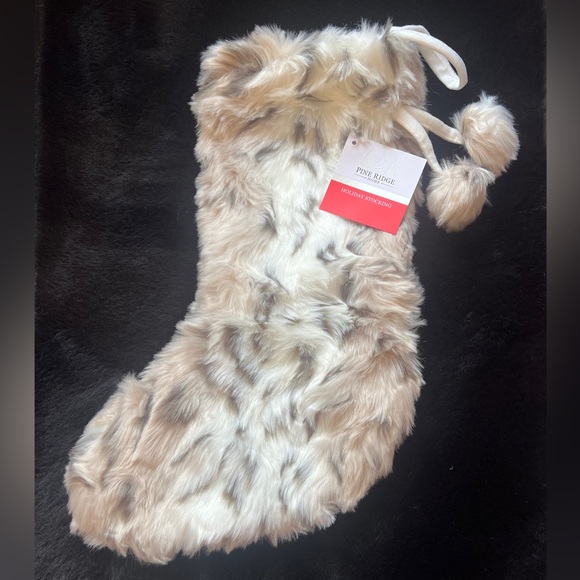 NWT NEW Pine Ridge home Faux Fur Snow Leopard Christmas Stocking 18" - Picture 3 of 8